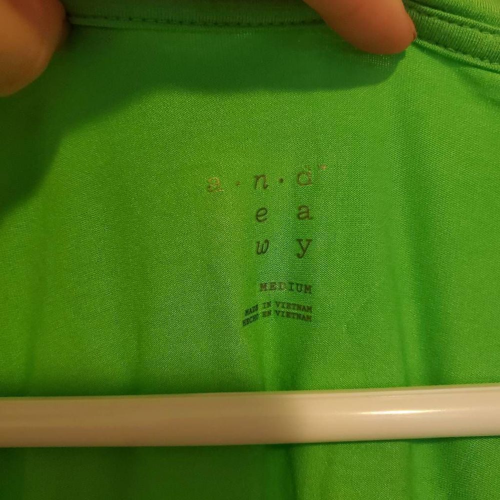 NWT A New Day Green Scoopneck Stretchy Tee Medium - Picture 3 of 6